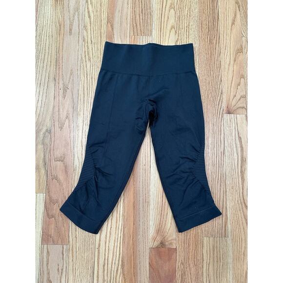 Lululemon In the Flow Crops - Picture 1 of 3